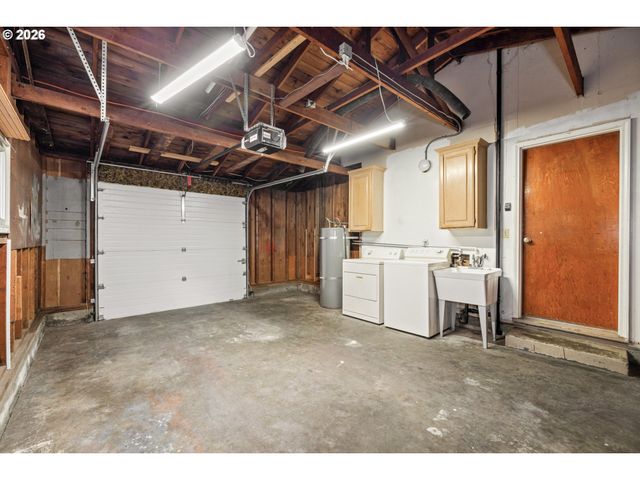 7825 Se SHERMAN St, Portland, OR 97215