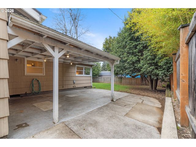 7825 Se SHERMAN St, Portland, OR 97215