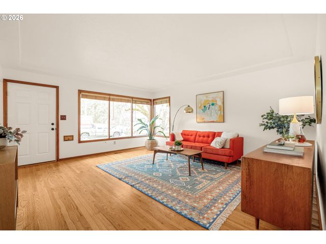 7825 Se SHERMAN St, Portland, OR 97215