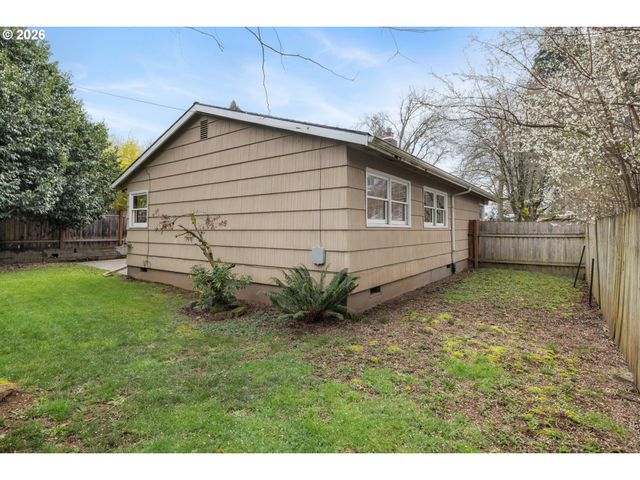 7825 Se SHERMAN St, Portland, OR 97215