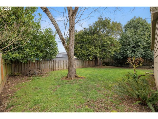 7825 Se SHERMAN St, Portland, OR 97215