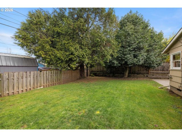 7825 Se SHERMAN St, Portland, OR 97215