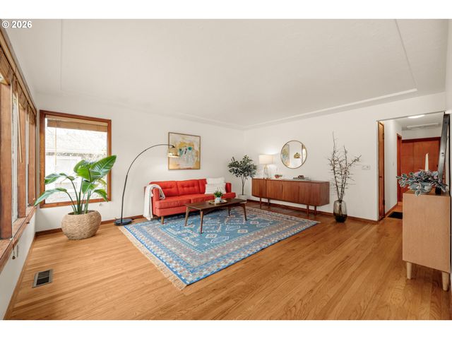 7825 Se SHERMAN St, Portland, OR 97215