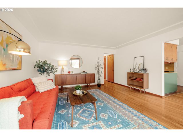 7825 Se SHERMAN St, Portland, OR 97215