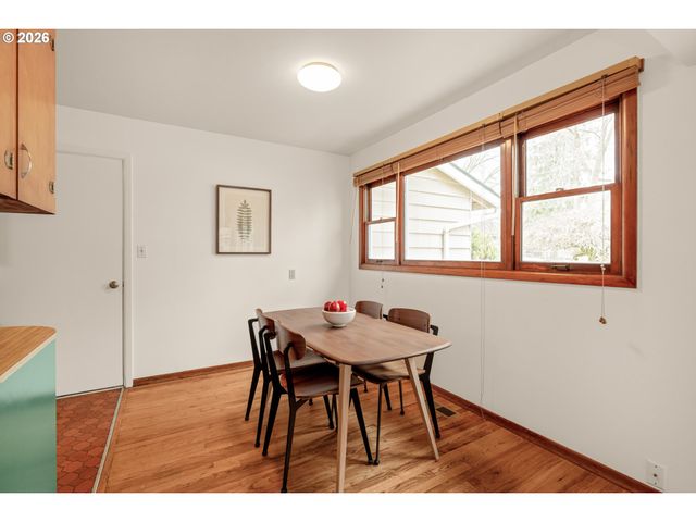 7825 Se SHERMAN St, Portland, OR 97215