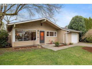 7825 Se SHERMAN St, Portland, OR 97215