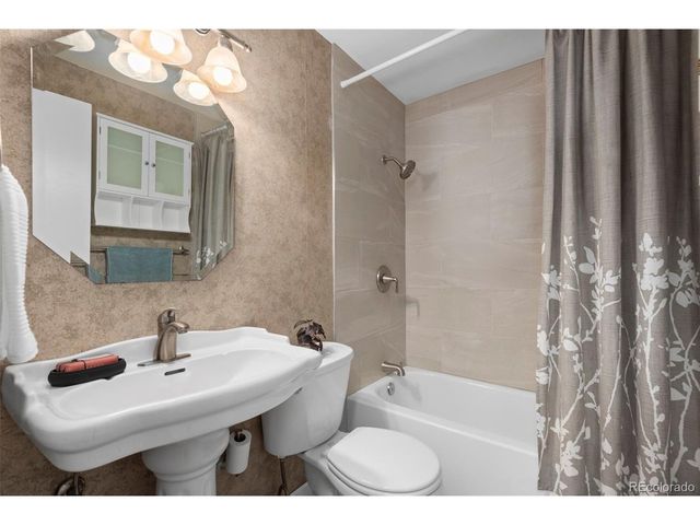 7462 Vance St, Arvada, CO 80003
