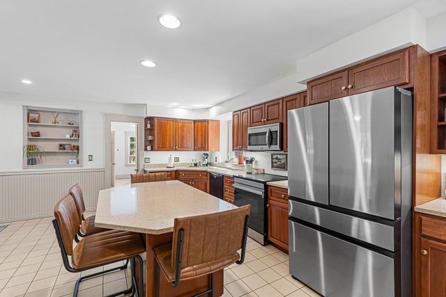 89 Bay State Rd, Rehoboth, MA 02769