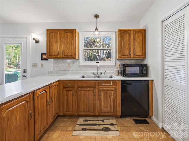 107 Edgewood Court, Arden, NC 28704