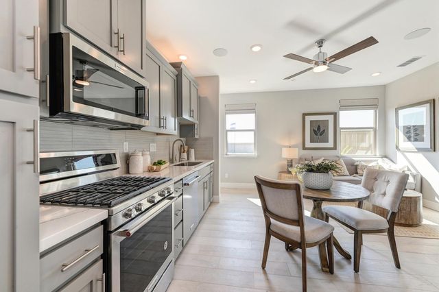 2009 Arbor Ridge Dr, Roseville, CA 95747