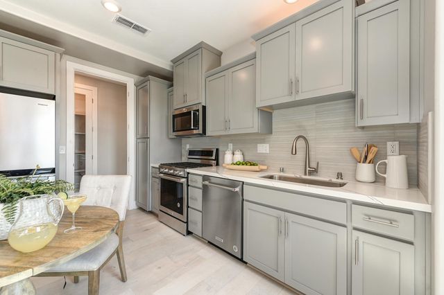 2009 Arbor Ridge Dr, Roseville, CA 95747