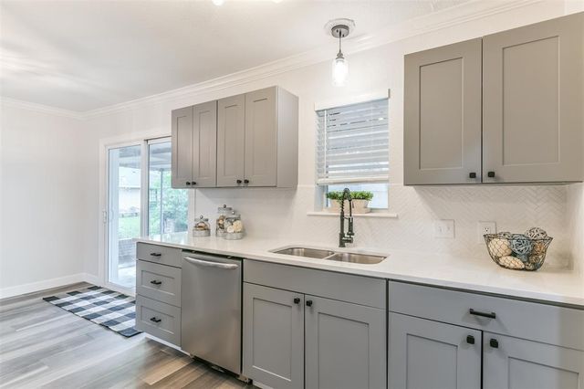 1309 W Lang Street, Alvin, TX 77511