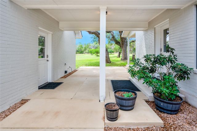 330 Live Oak Hills CT, San Marcos, TX 78666