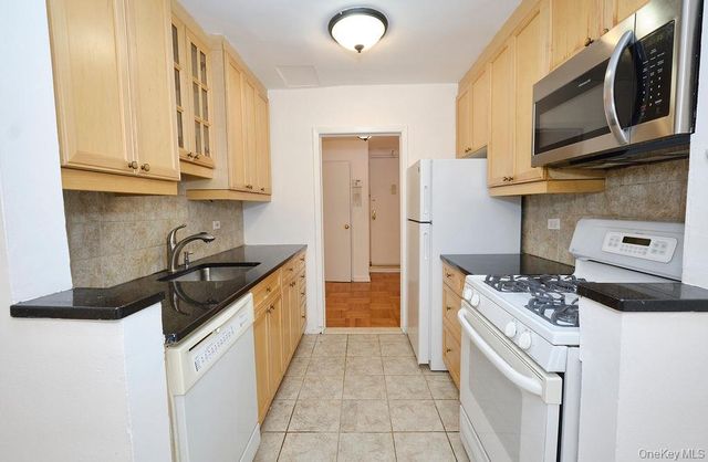 43-25 Douglaston Parkway 1LB, Douglaston, NY 11363