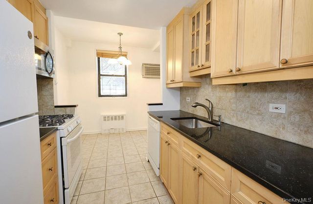 43-25 Douglaston Parkway 1LB, Douglaston, NY 11363