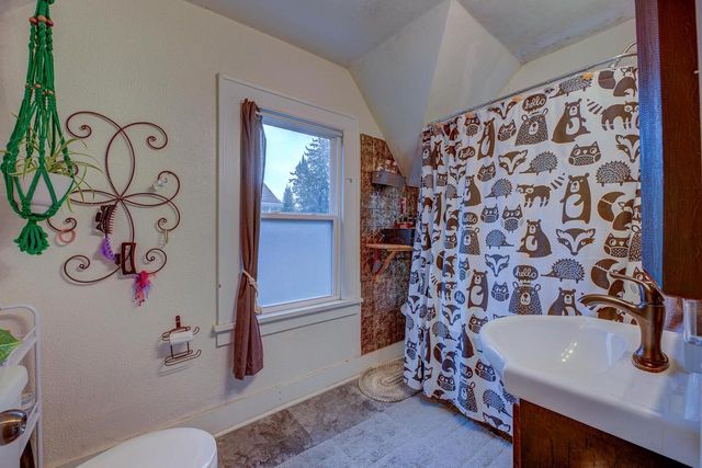 1324 Ruger Avenue, Janesville, WI 53545