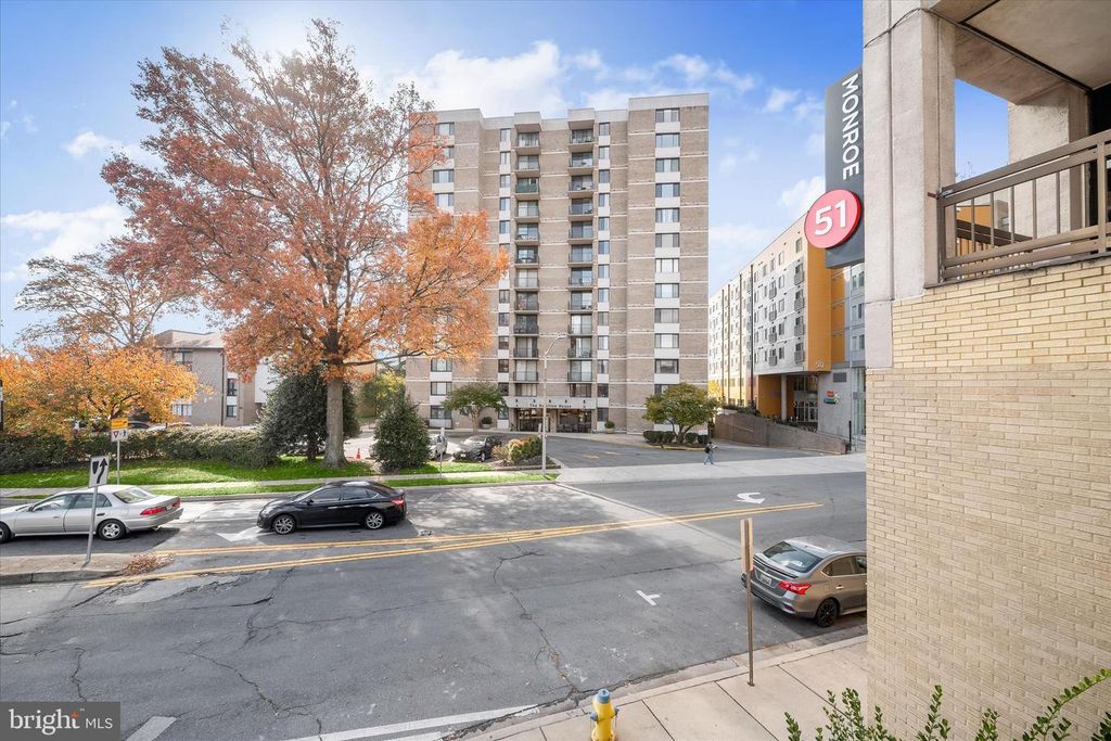 4 MONROE ST #4-810, Rockville, MD 20850