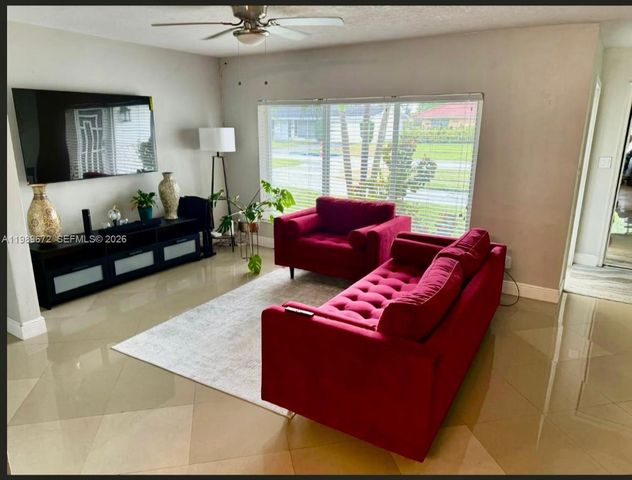 4861 NW 7th St, Plantation, FL 33317
