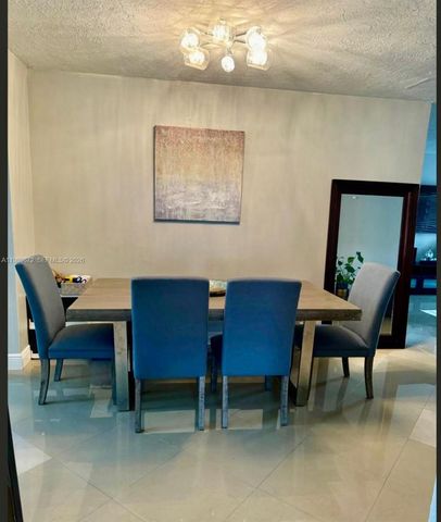 4861 NW 7th St, Plantation, FL 33317