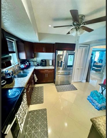 4861 NW 7th St, Plantation, FL 33317