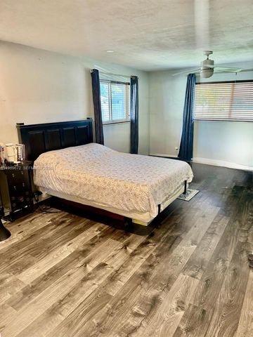 4861 NW 7th St, Plantation, FL 33317