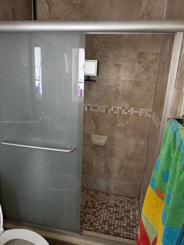 4861 NW 7th St, Plantation, FL 33317