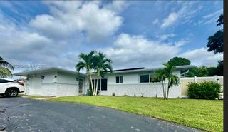 4861 NW 7th St, Plantation, FL 33317