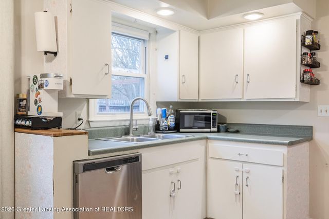 2332 Washington Road, Lansing, MI 48911