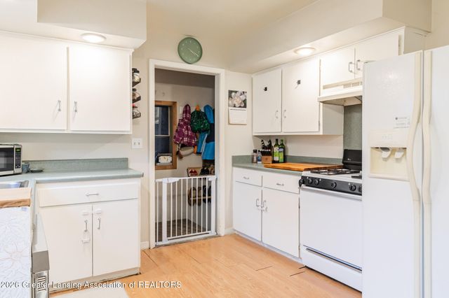 2332 Washington Road, Lansing, MI 48911