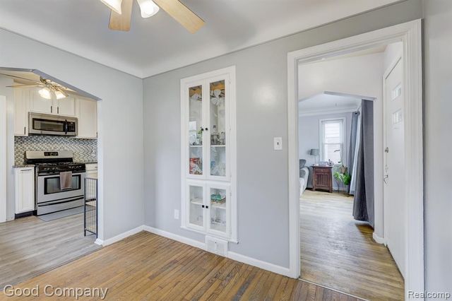 20420 Roscommon Street, Harper Woods, MI 48225