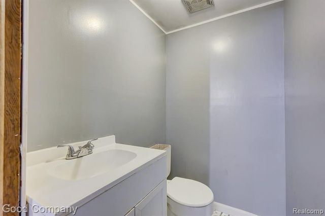20420 Roscommon Street, Harper Woods, MI 48225