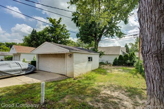 20420 Roscommon Street, Harper Woods, MI 48225