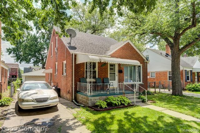 20420 Roscommon Street, Harper Woods, MI 48225