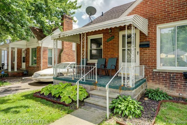 20420 Roscommon Street, Harper Woods, MI 48225