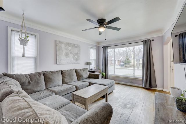 20420 Roscommon Street, Harper Woods, MI 48225