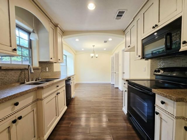 7422 Silent Wood Lane, Houston, TX 77086