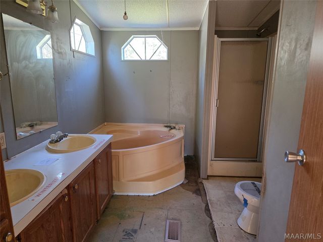 120 Meadow Ridge Drive, Wetumpka, AL 36093