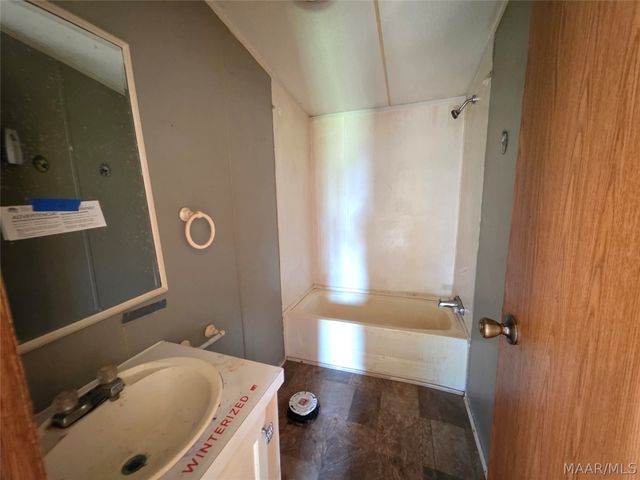 120 Meadow Ridge Drive, Wetumpka, AL 36093