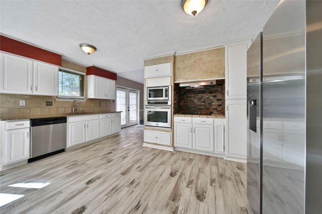 2006 Mermaid Lane, Houston, TX 77062