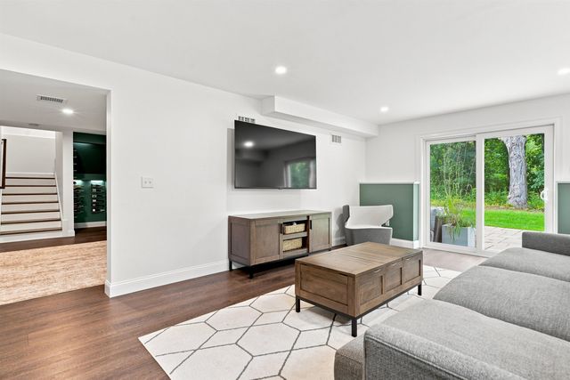 19 Wild Apple Lane, Exeter, NH 03833