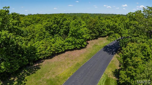 31 TBB Grand Meridien Court, Wildwood, MO 63005