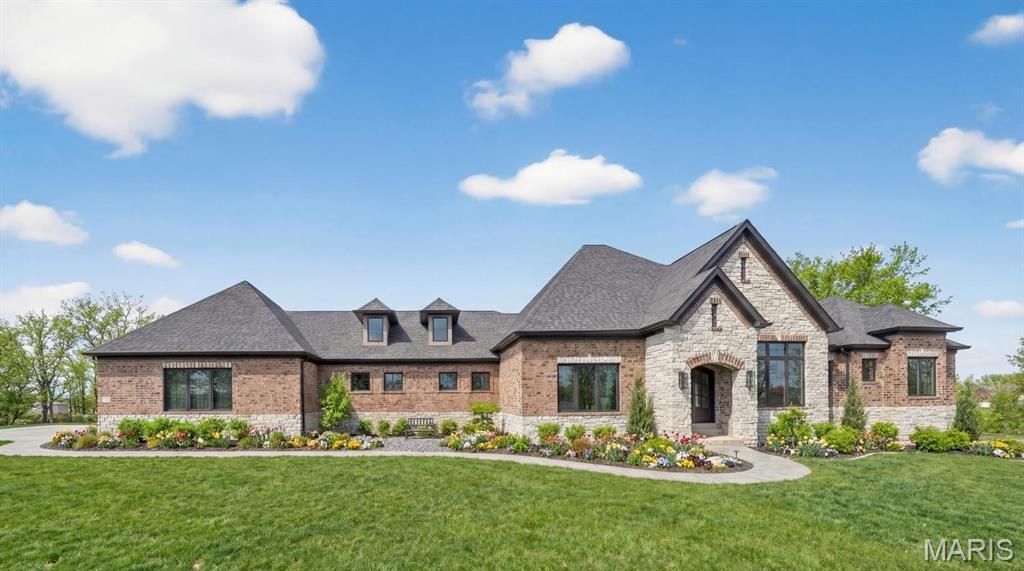 31 TBB Grand Meridien Court, Wildwood, MO 63005