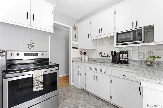 2841 Royal Avenue, Berkley, MI 48072