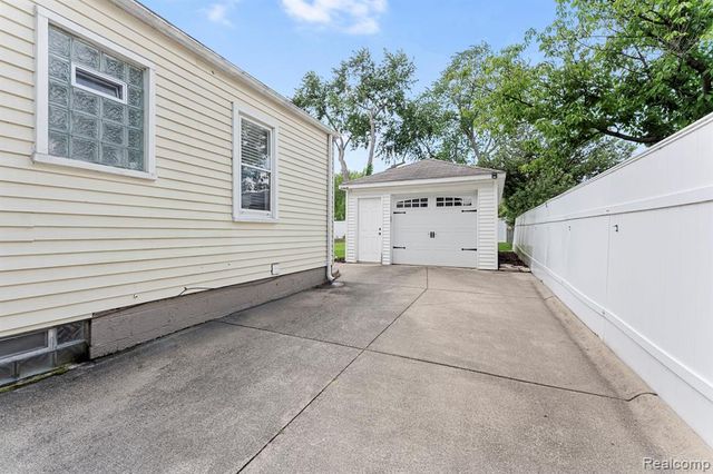 2841 Royal Avenue, Berkley, MI 48072