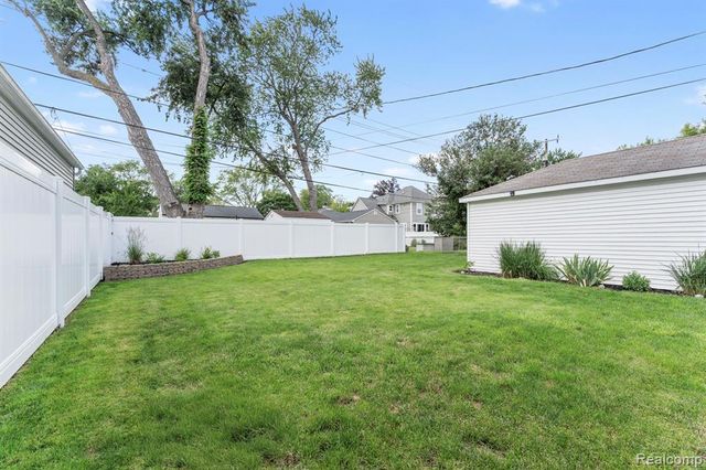 2841 Royal Avenue, Berkley, MI 48072