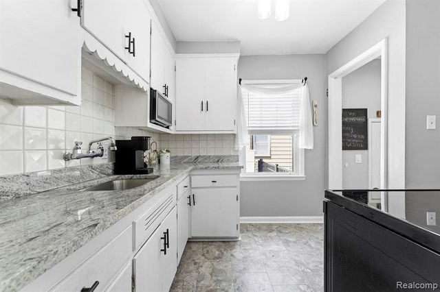 2841 Royal Avenue, Berkley, MI 48072
