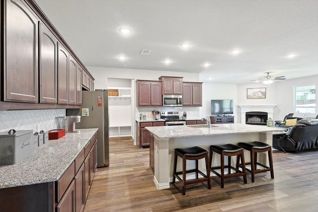 808 Feather Edge Drive, Springtown, TX 76082