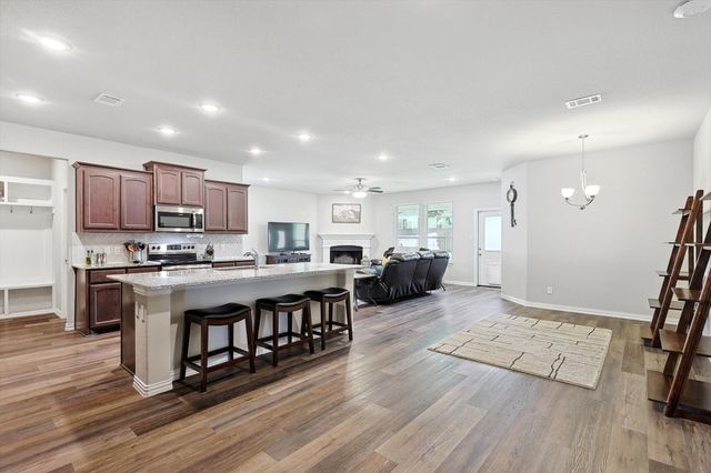 808 Feather Edge Drive, Springtown, TX 76082