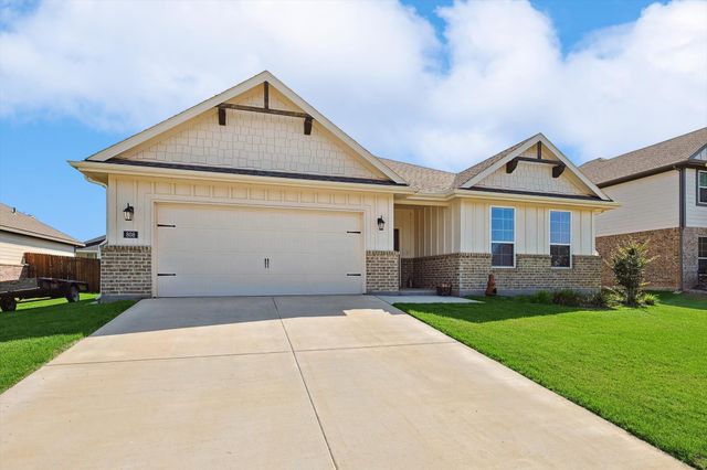 808 Feather Edge Drive, Springtown, TX 76082