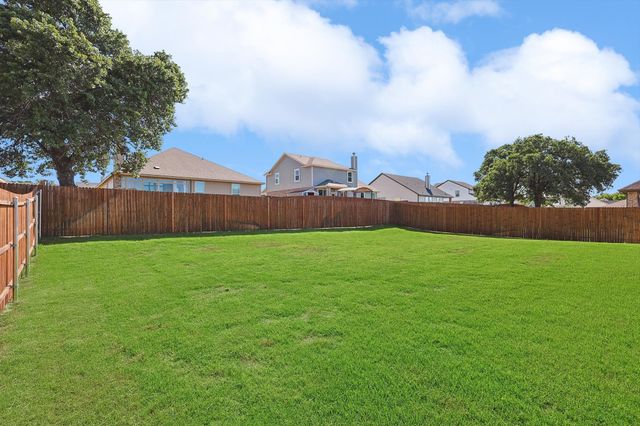 808 Feather Edge Drive, Springtown, TX 76082